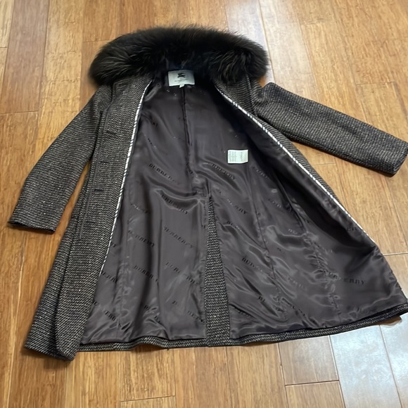Burberry wool with fur classic coat - Picture 8 of 12